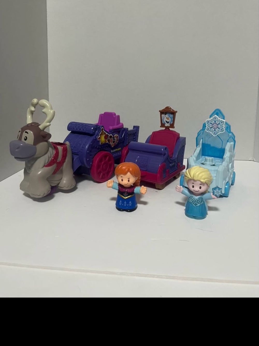 Fisher-Price little people frozen with Elsa, Anna and sleds + Sven & sled
